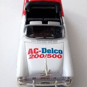 1955 Chevy Hooters 500 - Bank w/ Key - Racing Champions